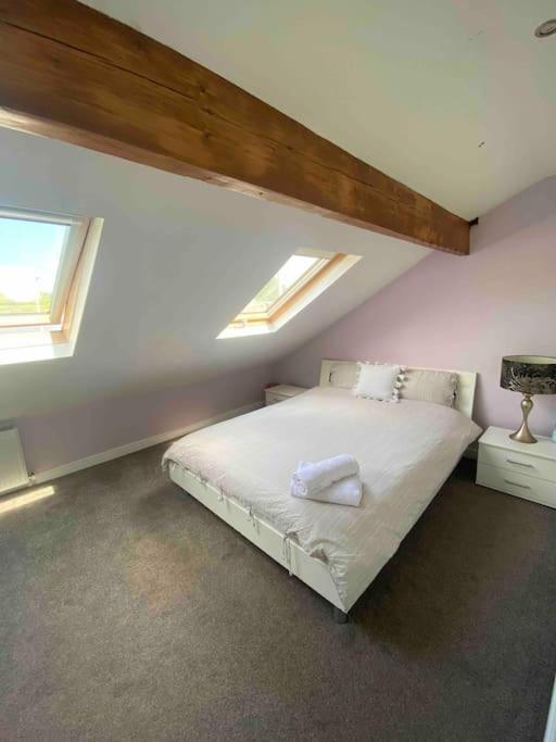 Contemporary Duplex - Private Patio & Parking Apartment Stockport Bagian luar foto