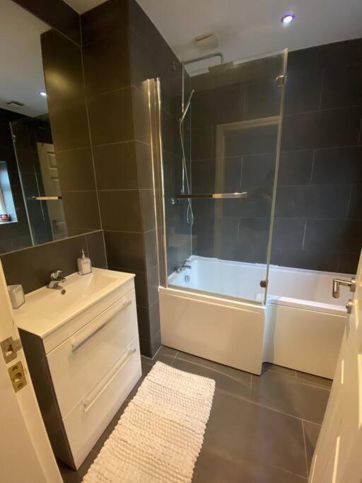 Contemporary Duplex - Private Patio & Parking Apartment Stockport Bagian luar foto