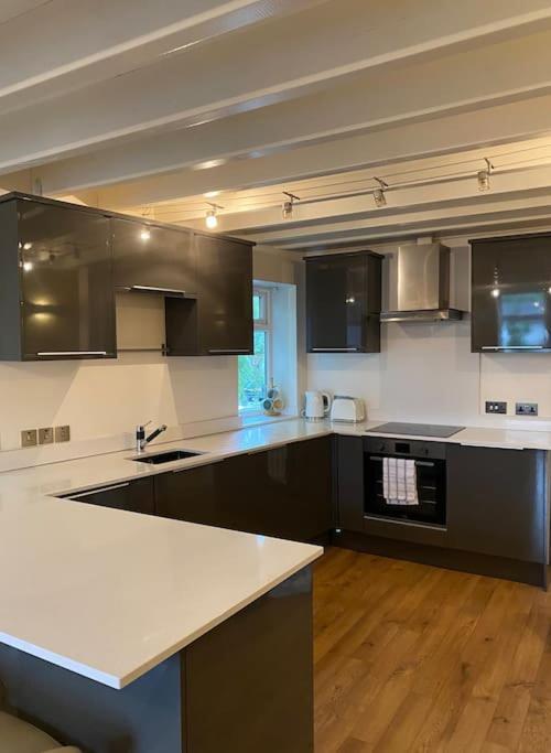 Contemporary Duplex - Private Patio & Parking Apartment Stockport Bagian luar foto