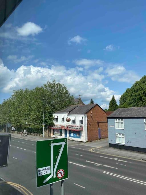 Contemporary Duplex - Private Patio & Parking Apartment Stockport Bagian luar foto