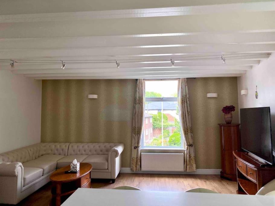 Contemporary Duplex - Private Patio & Parking Apartment Stockport Bagian luar foto