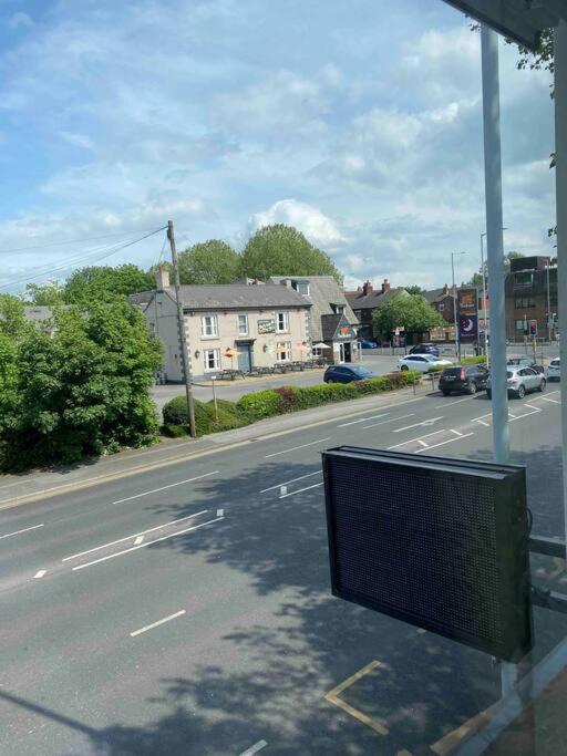 Contemporary Duplex - Private Patio & Parking Apartment Stockport Bagian luar foto